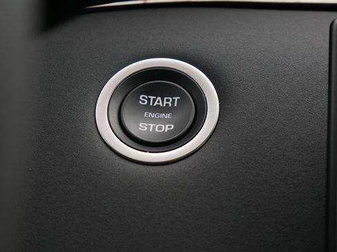 Used 2025 Land Rover Range Rover Evoque S image 29