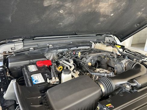 Used 2024 Jeep Gladiator Sport image 11