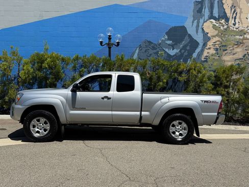 Used 2013 Toyota Tacoma PreRunner w/ TRD Off-Road Pkg RWD image 2