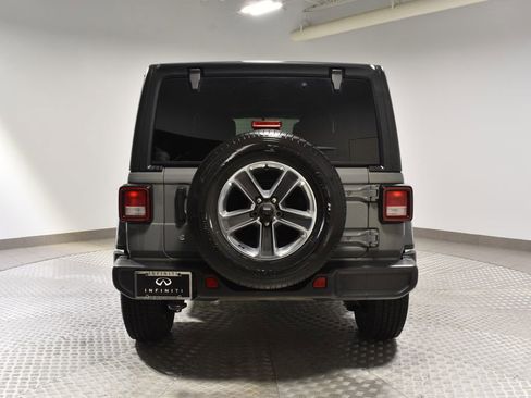 Used 2018 Jeep Wrangler Unlimited Sahara w/ Cold Weather Group image 4