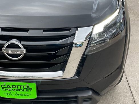 Used 2024 Nissan Pathfinder SV FWD image 8