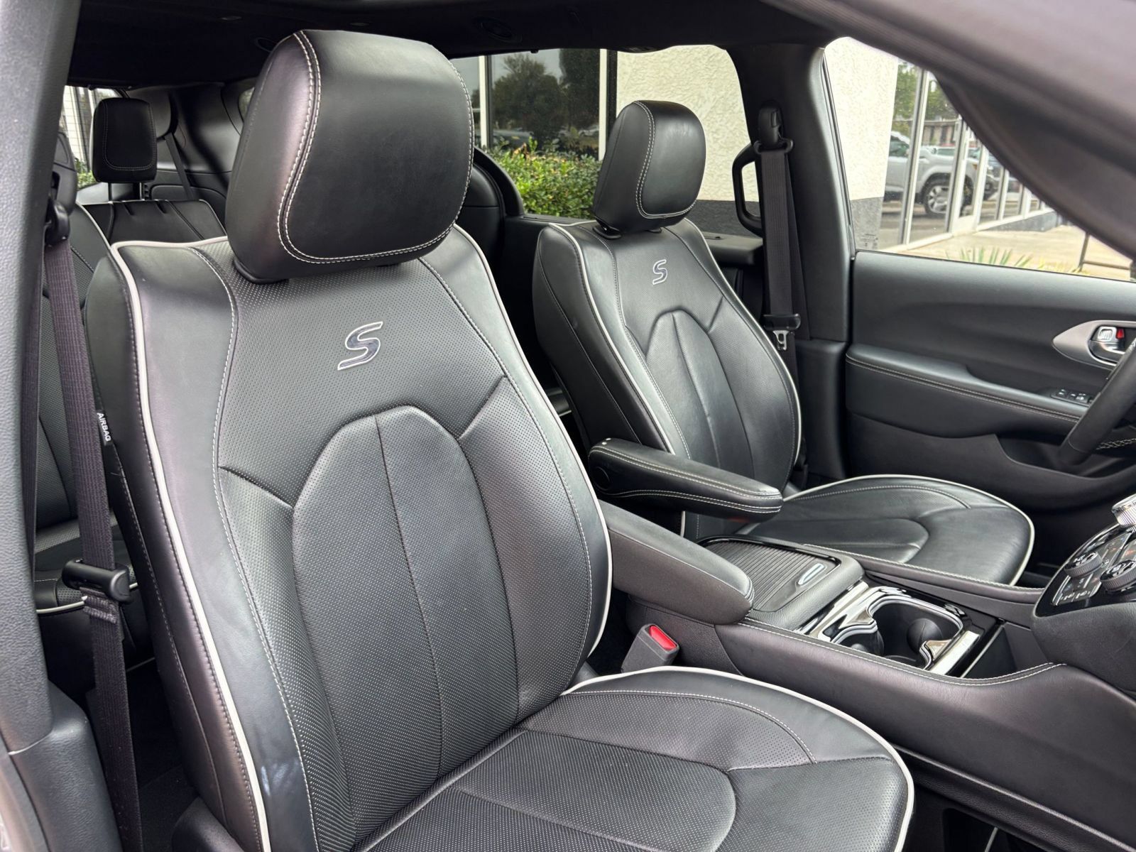 Used 2025 Chrysler Pacifica Limited FWD image 41