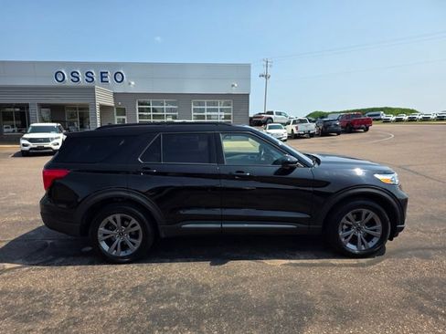 Used 2022 Ford Explorer XLT w/ Equipment Group 202A AWD/4WD image 7