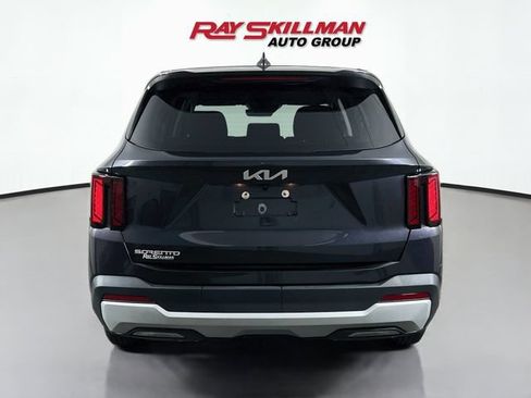 Used 2025 Kia Sorento LX FWD image 6