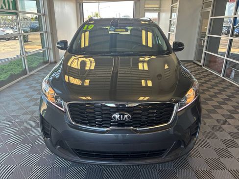 Used 2019 Kia Sorento S AWD/4WD image 2