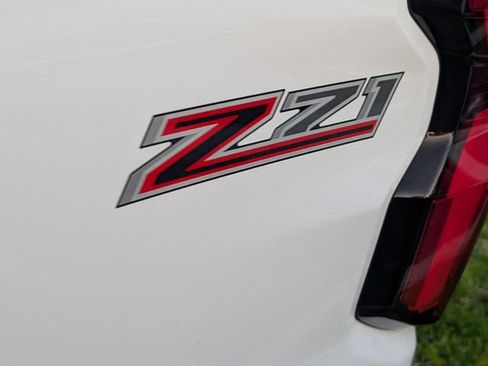 Used 2023 Chevrolet Colorado Z71 w/ Z71 Convenience Package 2 AWD/4WD image 10