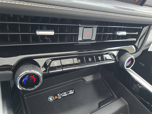 New 2025 Chevrolet Suburban Premier w/ Sun And Tow Package image 28