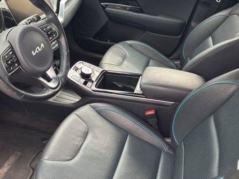 Used 2022 Kia Niro EX Premium image 24
