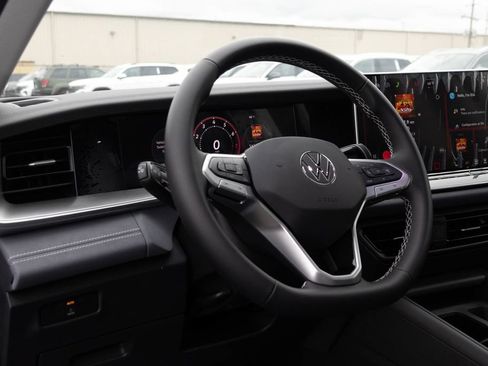 New 2026 Volkswagen Tiguan SE AWD/4WD image 32
