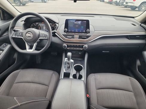 Used 2024 Nissan Altima 2.5 SV image 17