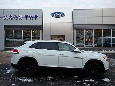 Used 2023 Volkswagen Atlas Cross Sport SE image 1