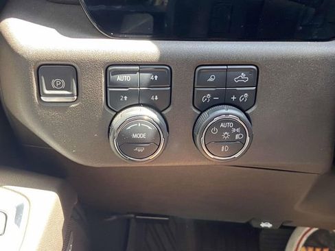 Certified 2023 Chevrolet Silverado 1500 LTZ AWD/4WD image 28