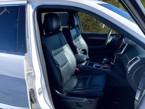 Used 2018 Jeep Grand Cherokee Limited image 31