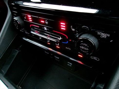 Certified 2024 Jeep Grand Cherokee Altitude image 24