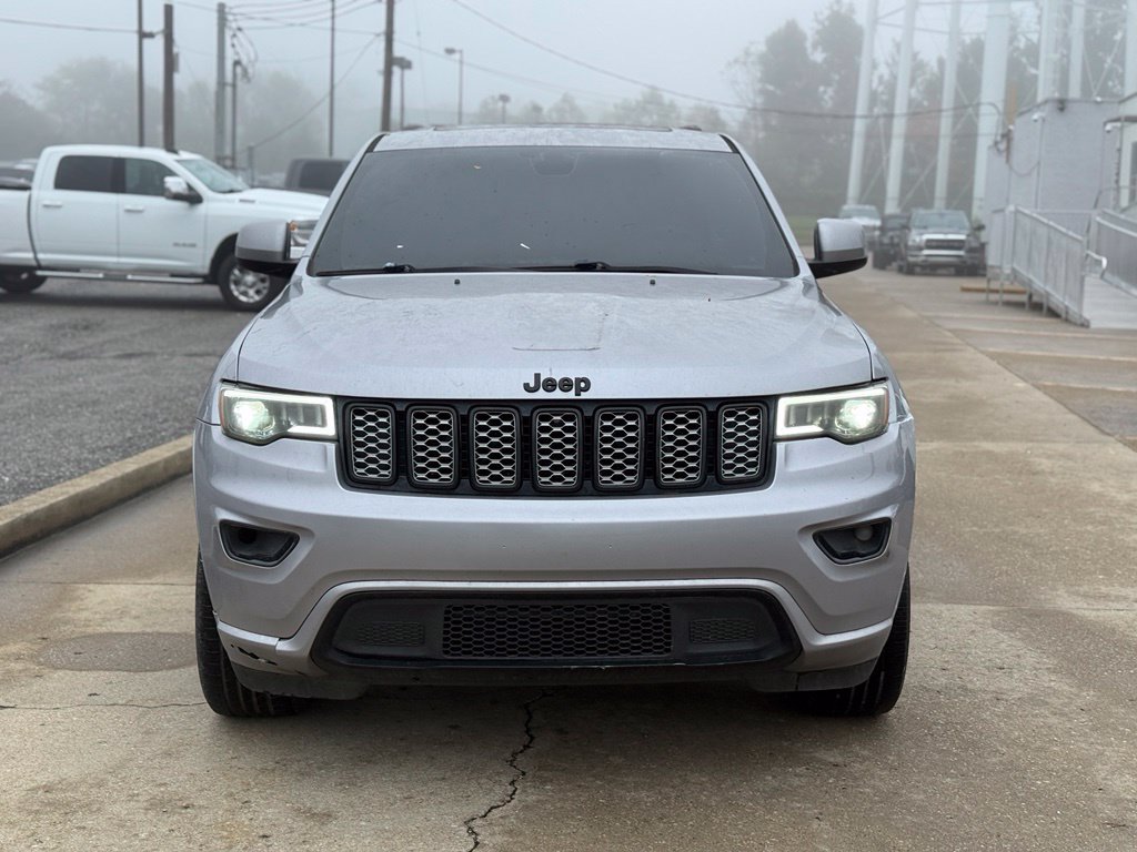 Used 2018 Jeep Grand Cherokee Altitude AWD/4WD image 3