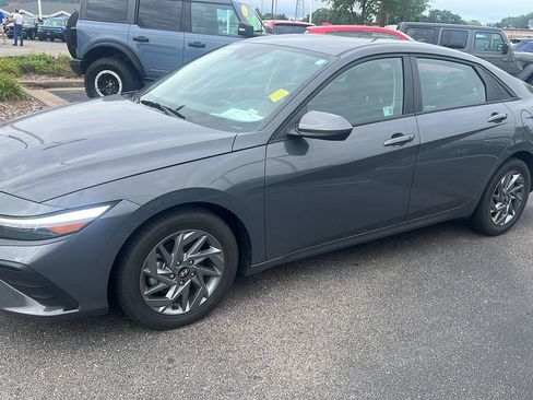 Used 2024 Hyundai Elantra SEL FWD image 9