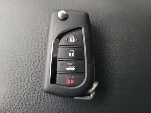 Used 2021 Toyota Camry LE image 32