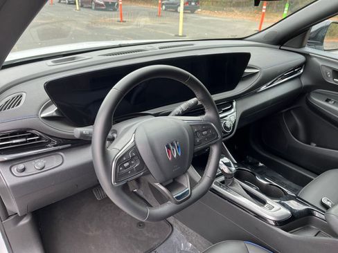 Used 2025 Buick Envista Sport Touring image 25
