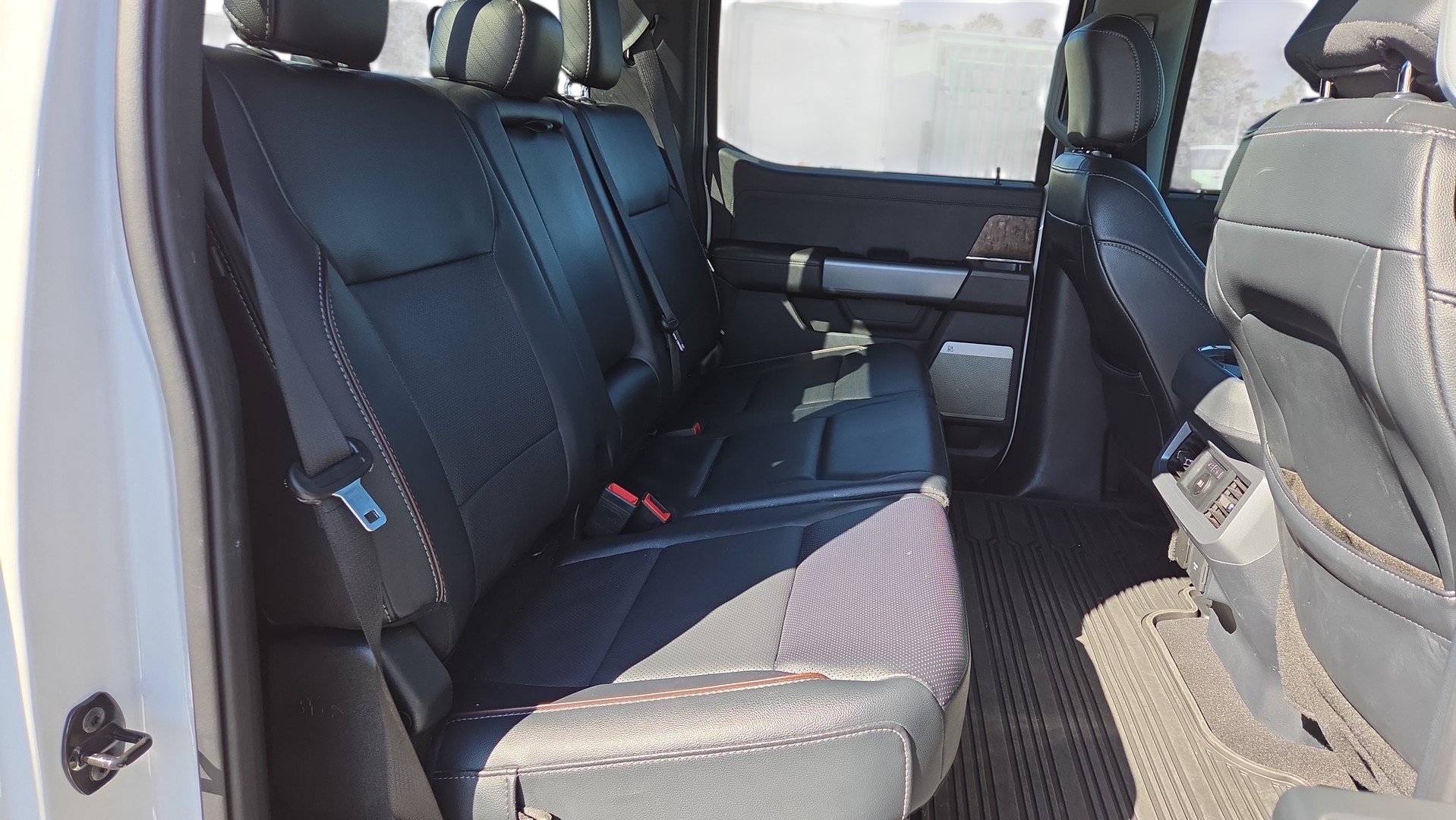 Used 2024 Ford F250 Lariat w/ Lariat Ultimate Package AWD/4WD image 24
