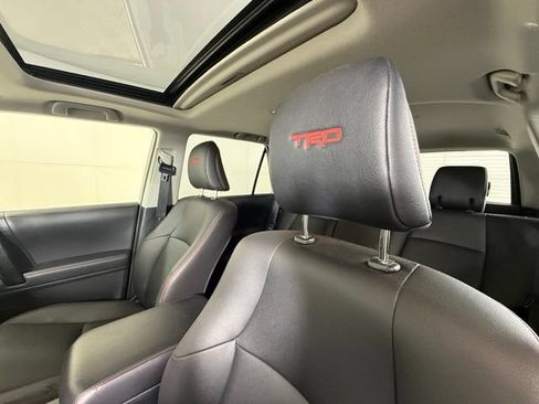 Used 2020 Toyota 4Runner TRD Off-Road Premium w/ Moonroof Package AWD/4WD image 18