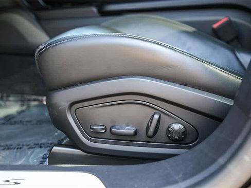 Used 2022 Porsche Taycan 4S image 18