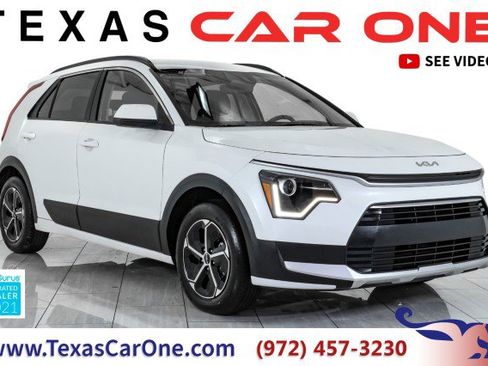 Used 2024 Kia Niro LX image 1