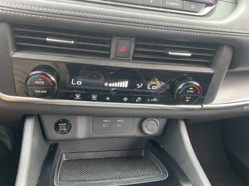 Used 2024 Nissan Rogue SV AWD/4WD image 23