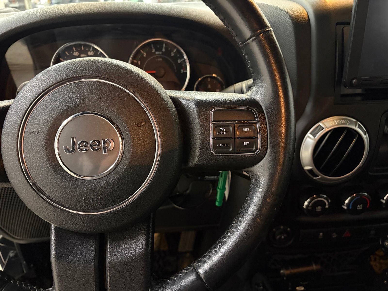 Used 2016 Jeep Wrangler Rubicon w/ Power Convenience Group AWD/4WD image 15