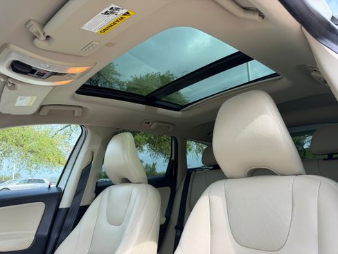 Used 2016 Volvo XC60 T5 Premier w/ Proximity Package image 24