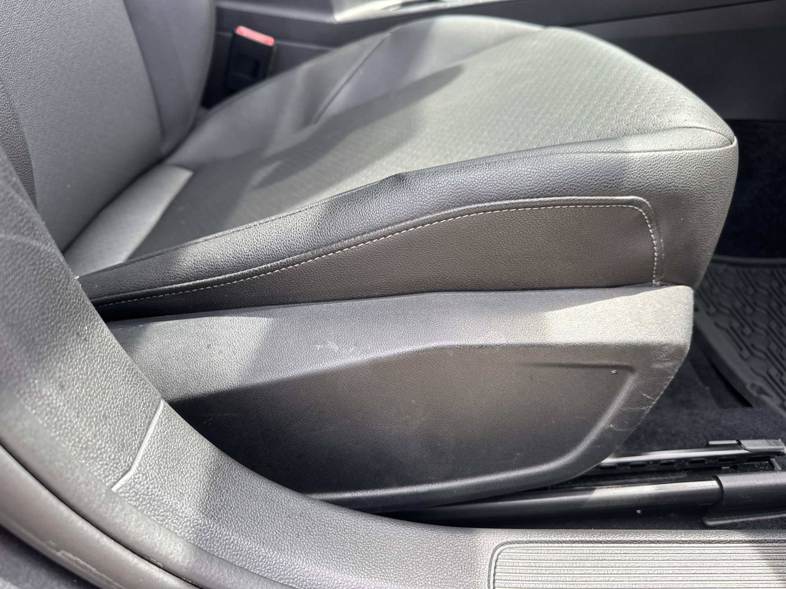 Used 2020 Volkswagen Jetta SE w/ SE Cold Weather Package FWD image 13