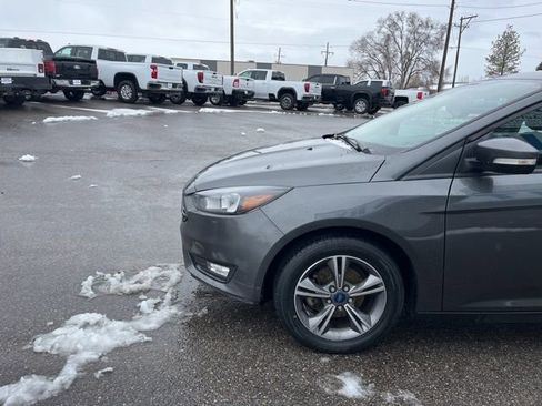 Used 2018 Ford Focus SE w/ SE Appearance Package image 6