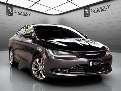 Used 2016 Chrysler 200 S image 1