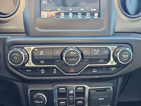 Used 2023 Jeep Gladiator Willys image 27