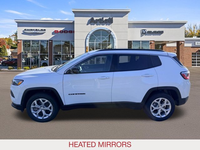 Used 2024 Jeep Compass Latitude AWD/4WD image 5