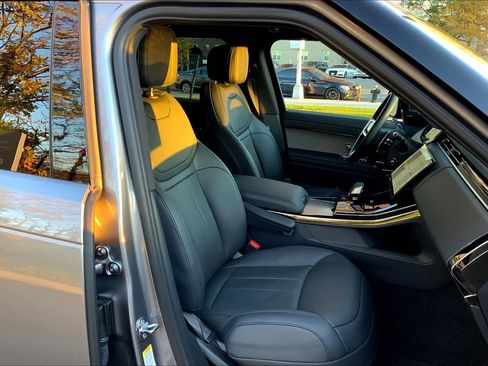 Used 2024 Land Rover Range Rover Sport SE image 8