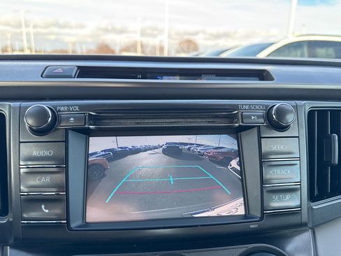 Used 2015 Toyota RAV4 LE image 19