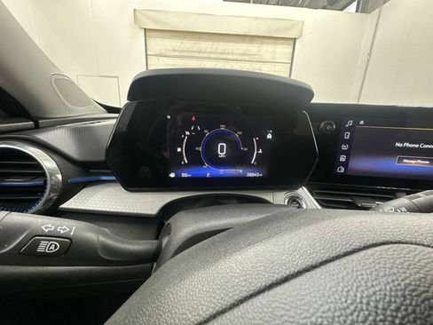 Used 2024 Chevrolet Trax LT image 11