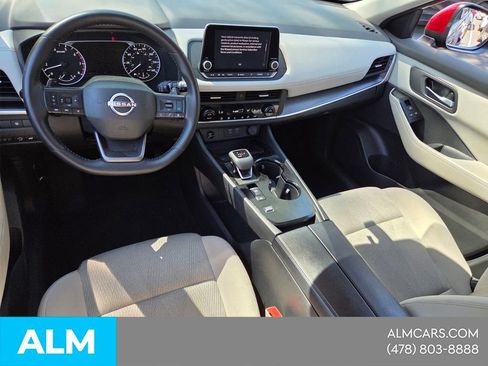 Used 2025 Nissan Rogue SV image 8