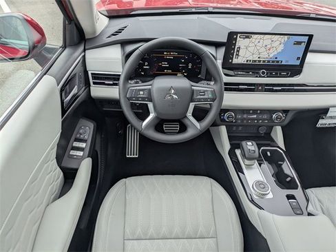 New 2025 Mitsubishi Outlander SEL image 30