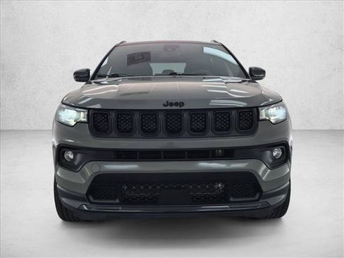 Used 2023 Jeep Compass Latitude AWD/4WD image 2