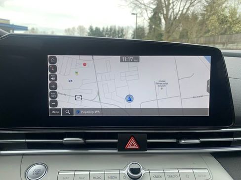 Certified 2024 Hyundai Elantra Limited image 15