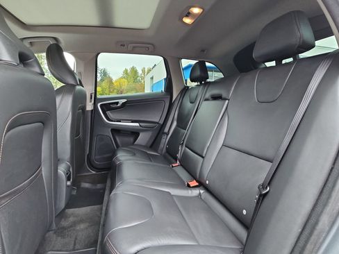 Used 2017 Volvo XC60 T6 Dynamic w/ Preferred Option Package image 25