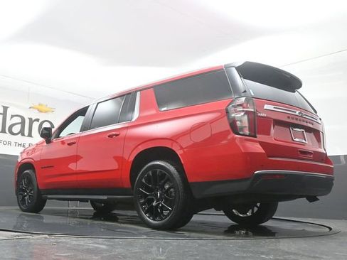 Used 2022 Chevrolet Suburban LT w/ LT Signature Plus Package image 5