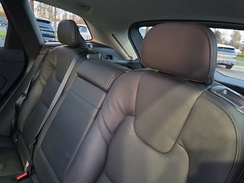 Certified 2021 Volvo XC60 T8 Inscription Expression w/ Premium Package image 6