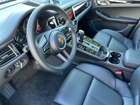 New 2026 Porsche Macan image 4