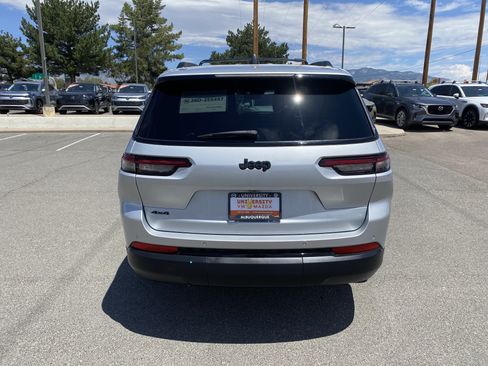 Used 2024 Jeep Grand Cherokee L Altitude AWD/4WD image 51