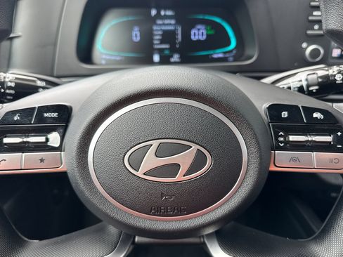 Used 2025 Hyundai Elantra Hybrid FWD image 22