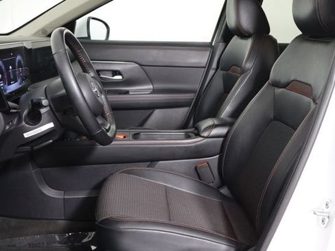 Used 2025 Nissan Kicks SR FWD image 16