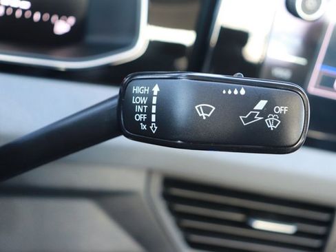 Used 2025 Volkswagen Jetta SE image 23