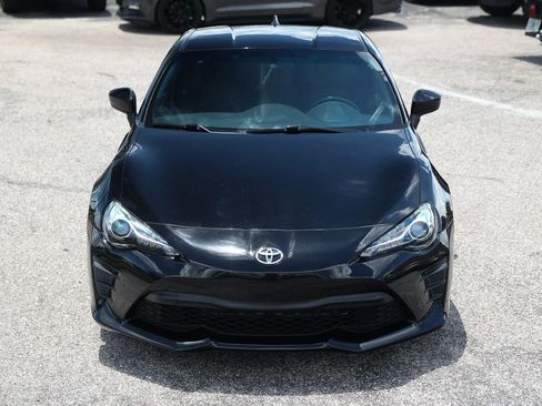 Used 2017 Toyota 86 RWD image 9